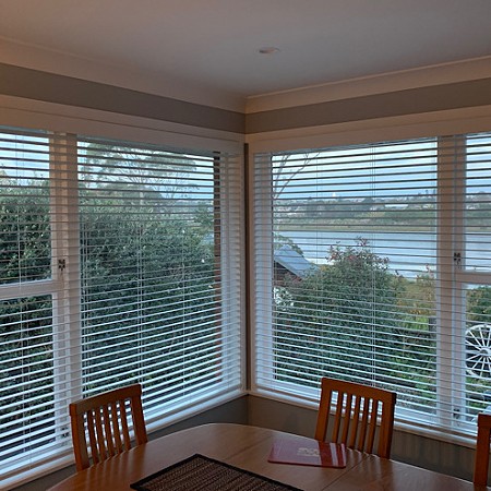 White Woodefex Venetian blinds enhances corner dinning space